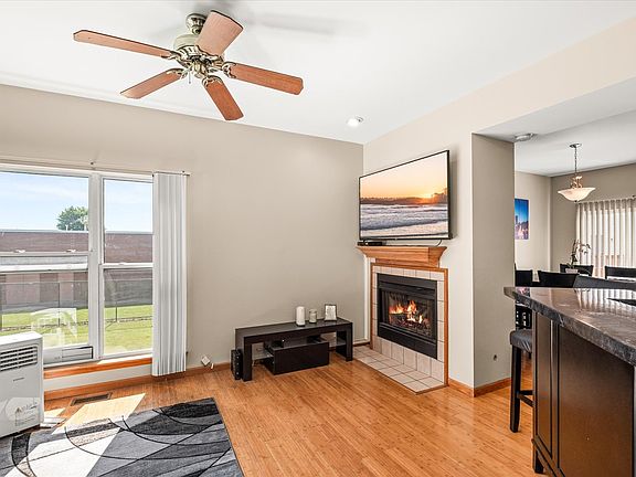 3rd image of 1924 Grandview Pl