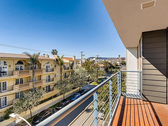 5th image of 1120 Granville Ave APT 306