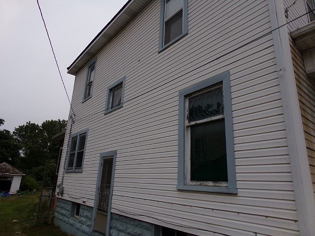 2nd image of 213 N Buena Vista St