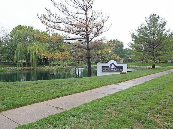 5th image of 880 Crystal Lake Dr