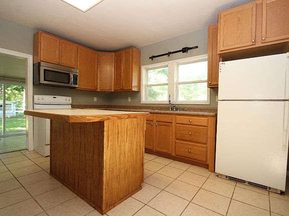 4th image of 8441 Watson St