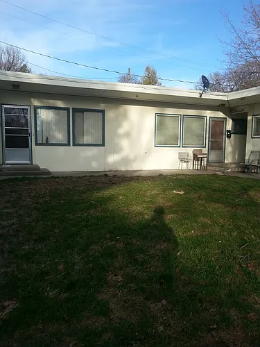 430 NE Oak St #6 Photo 1