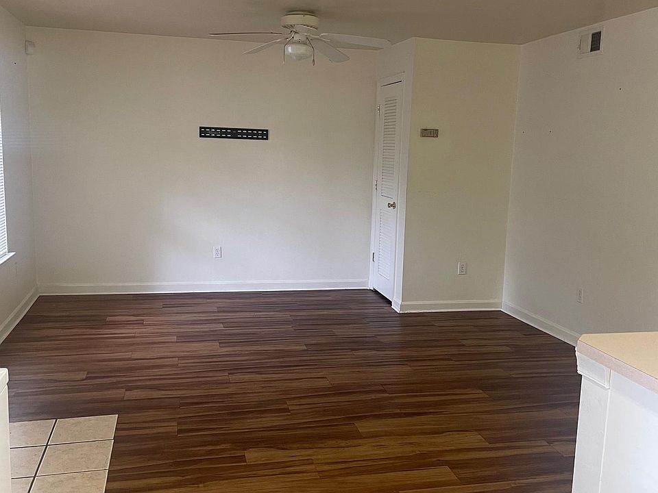 2nd image of 635 Palm Beach St #635