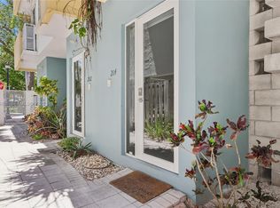 Washington Corner, Miami Beach, FL 33139