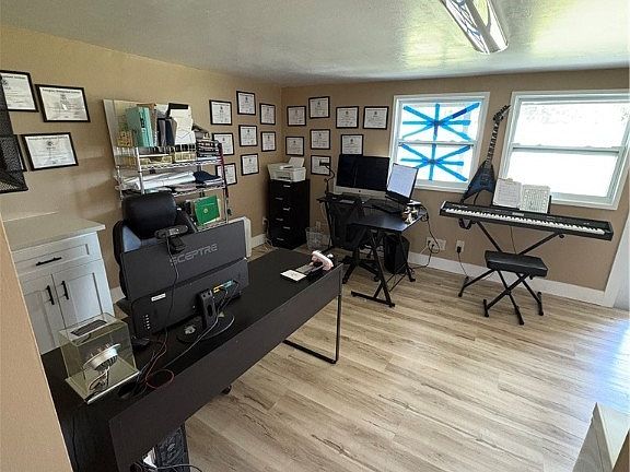5th image of 204 Stewart Ln