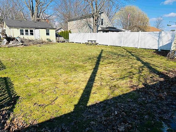 2nd image of 389 S Parkway Dr