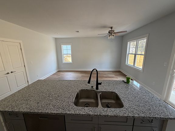 5th image of 49 Lennon Dr