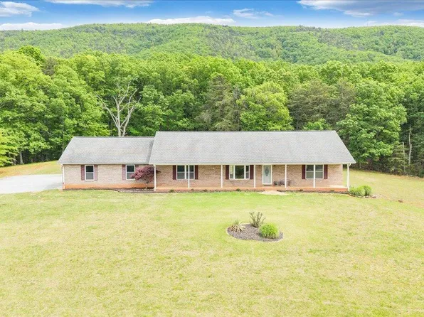 268 Sweetwater Bay Dr, Penhook, VA 24137