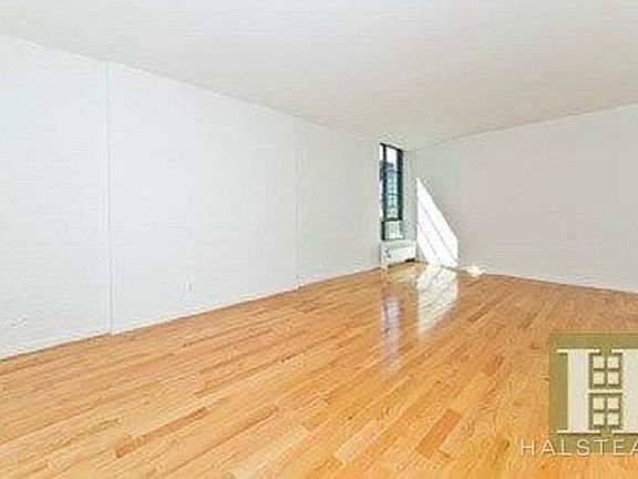 3rd image of 726 Greenwich St #7M