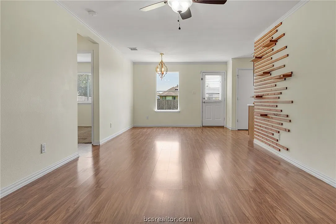 2 bed, 912 sqft, $1,450 — Photo 2