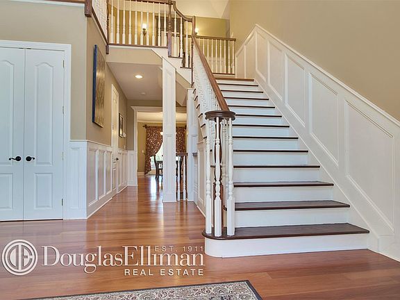4th image of 16 Annemarie Dr