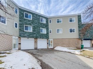 60 Elmsdale Dr #11, Kitchener, ON N2E 2G4