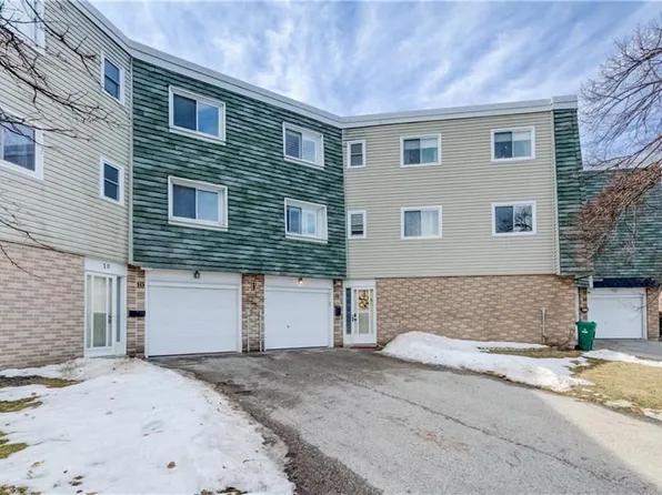 60 Elmsdale Dr #11, Kitchener, ON N2E 2G4
