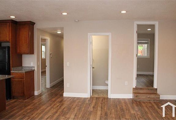 4th image of 2325 Scenic Ave