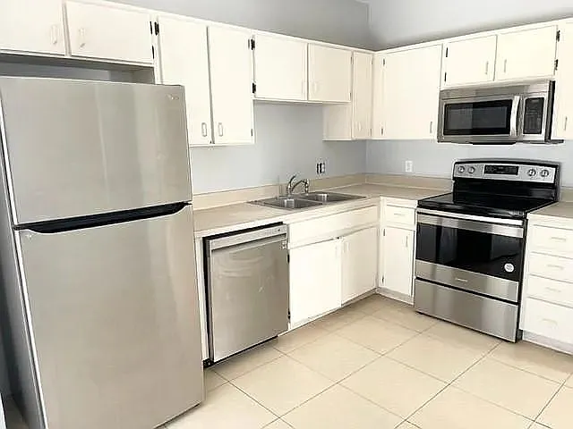 10477 Blackmore Dr — Photo 2