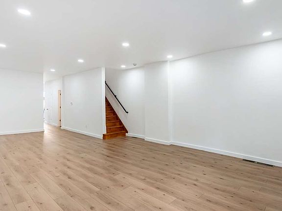 2nd image of 1205 Penn St