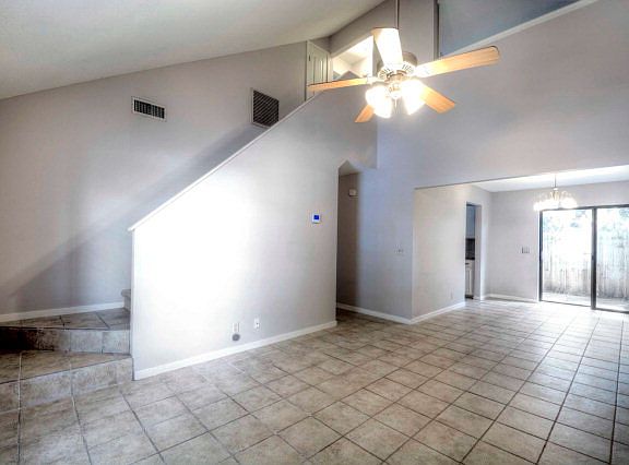 3rd image of 547 Brockinton S