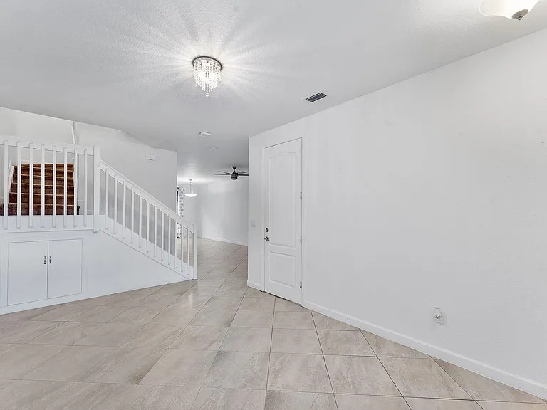 12756 Anthorne Ln S — Photo 3