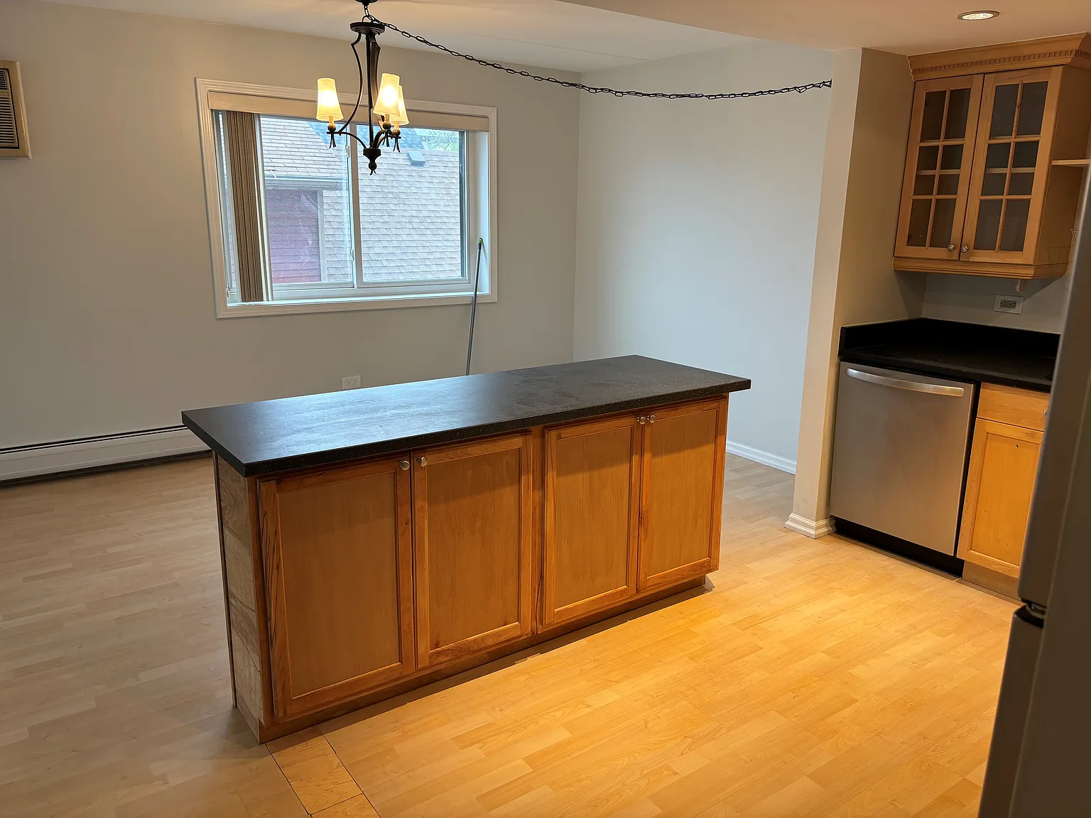 2 bed, 1200 sqft, $2,300 — Photo 4