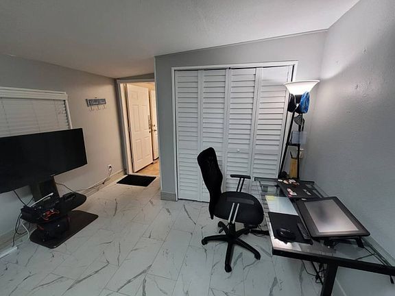 2nd image of 405 Monroe Pl #C