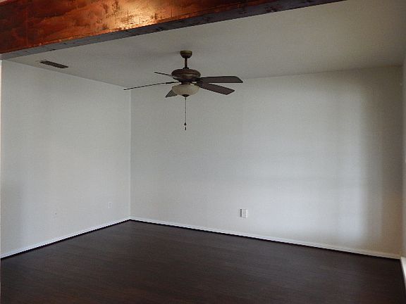 3rd image of 213 Redwood Cir