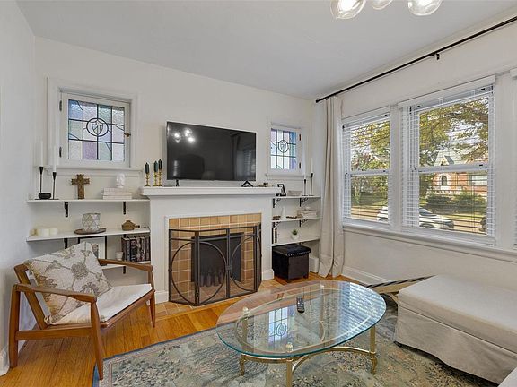 5th image of 5746 Winona Ave