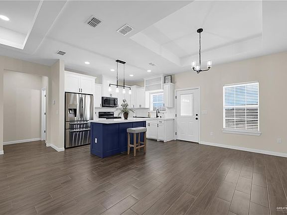4th image of 2508 Majesty Palm Dr