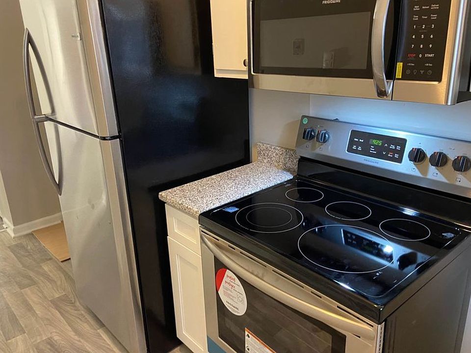 1st image of 121 W 32nd St #11296794
