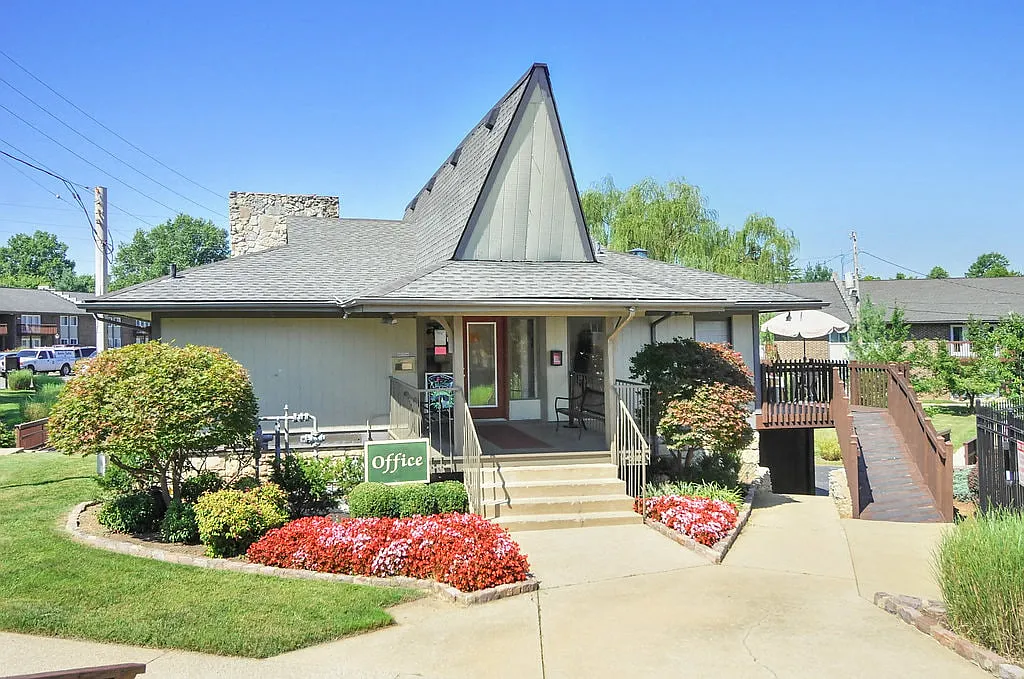 Bardstown Forest Apartments — Photo 1