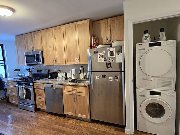 4th image of 415 E 9th St APT 8