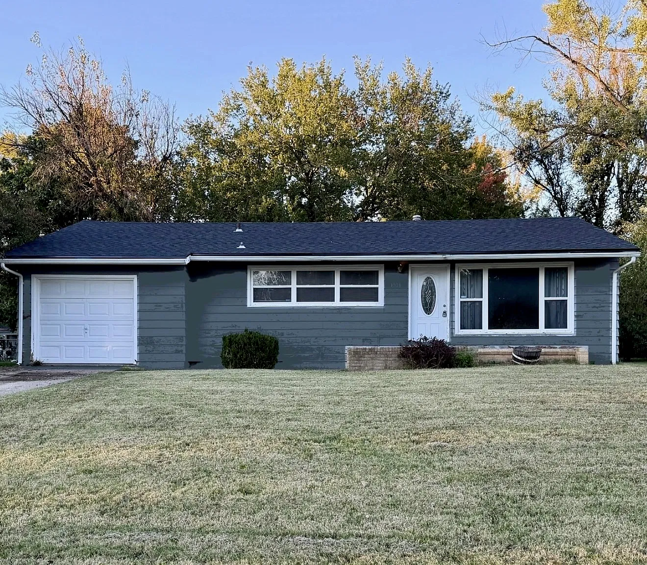3 bed, 985 sqft, $1,250 — Photo 1