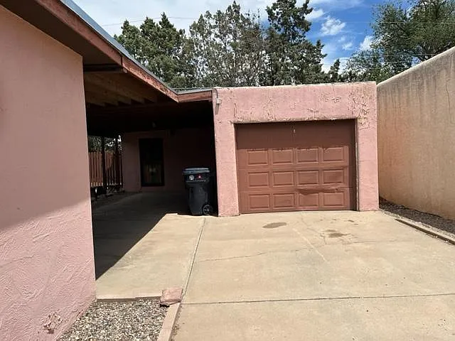 Driveway/garage.