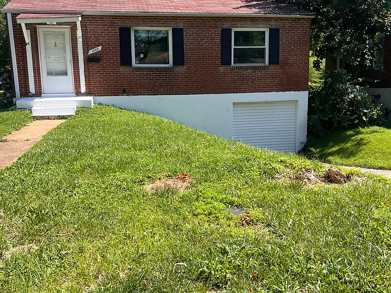 1965 Park Ln — Photo 1