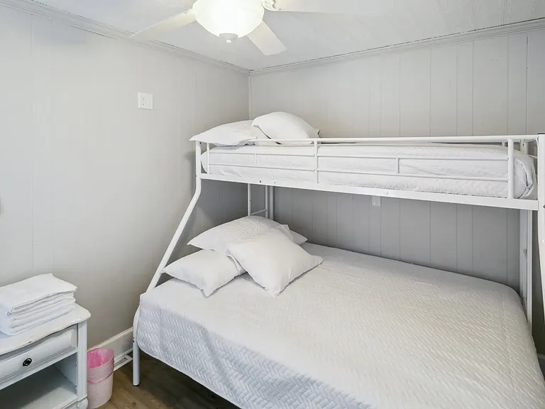 618 S Stewart Ave — Photo 19