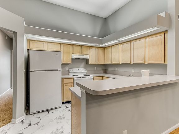 2nd image of 2055 Village Ln