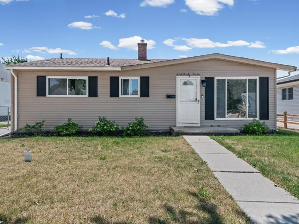 23112 Detour St, Saint Clair Shores, MI 48082