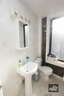 Rented by Jonis Realty | media 5