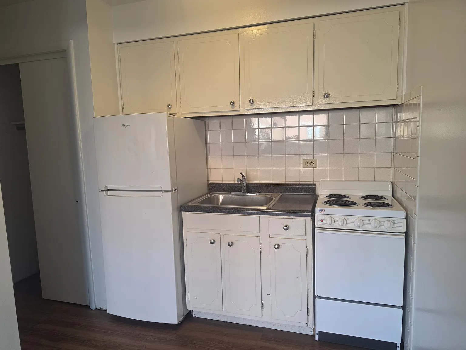 Studio, $725 — Photo 4