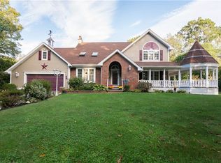38 Banner Ln, Tiverton, RI 02878