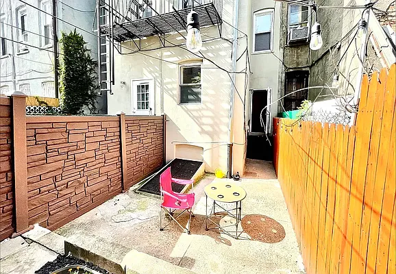 Rented by Pear NYC LLC | media 22