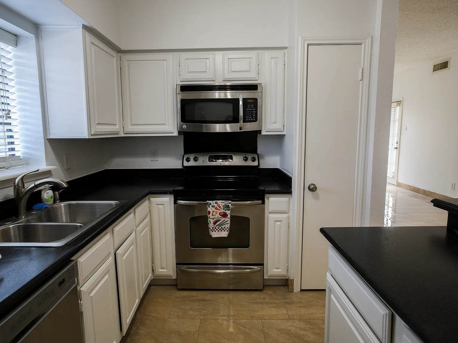 2 bed, 1124 sqft, $2,000 — Photo 4
