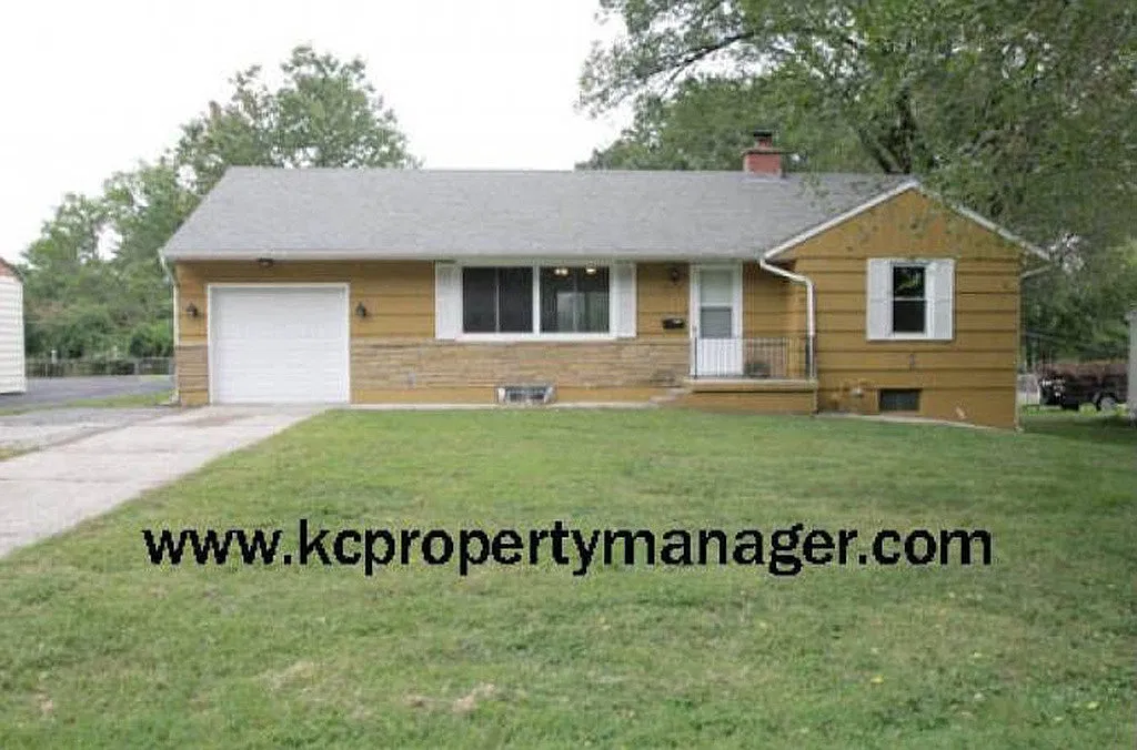 Updated 2 Bedroom House in Raytown-Coming SOON!! — Photo 1