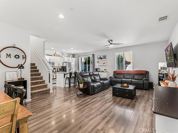 5th image of 173 Rosewood St