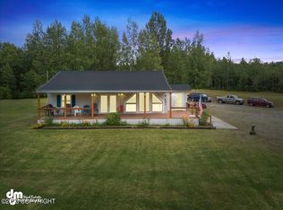 16772 E Montana Creek Rd, Talkeetna, AK 99676