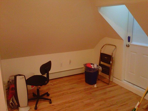 5th image of 186 Bay 10 St