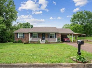 52 Greenbriar Ave, Lexington, TN 38351