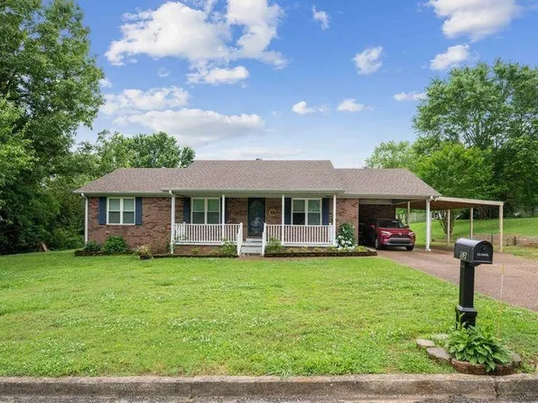 52 Greenbriar Ave, Lexington, TN 38351
