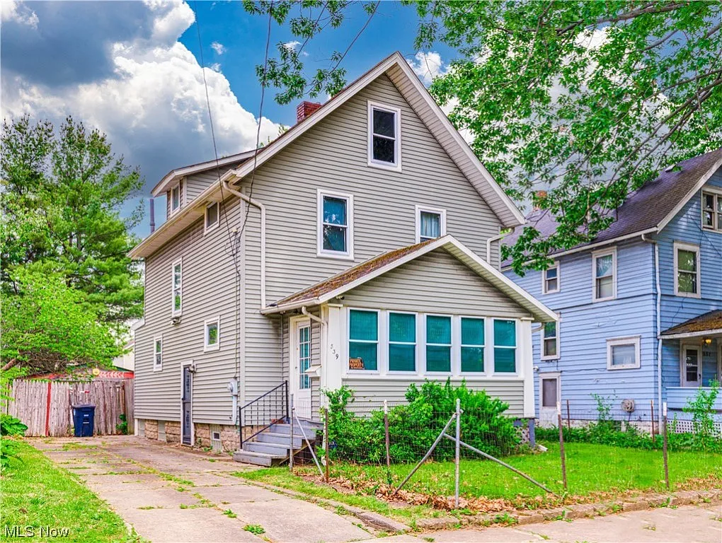 539 Gridley St photo 1