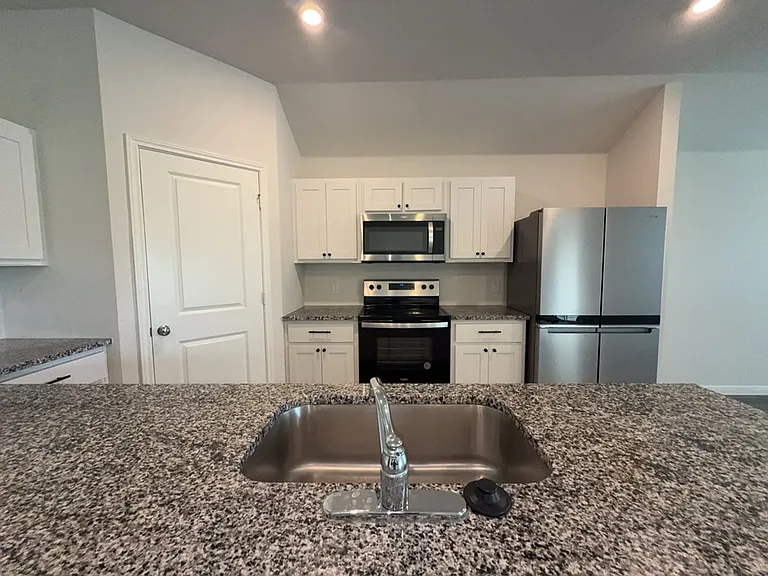 3637 Silver Maple Ln — Photo 4