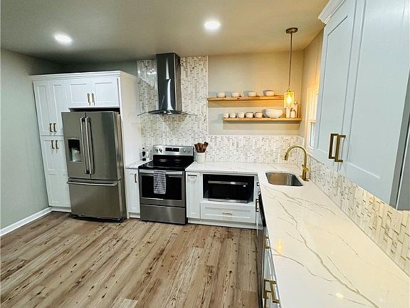 5th image of 373 Pleasant Meadow Blvd